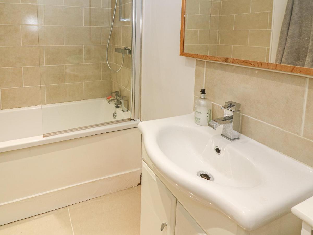 Flat 2 Galloway House Кендал Экстерьер фото